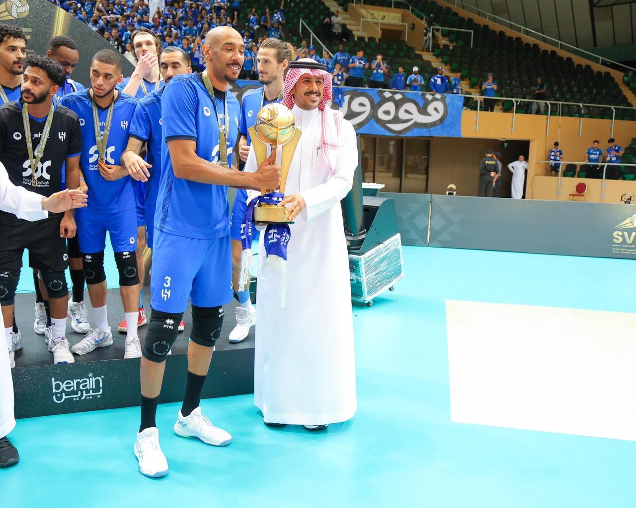 المقبل يتوّج الهلال بلقب كأس النخبة